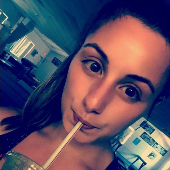 Profile Picture of Cassandra Pacella (@cjpacella) on Poshmark
