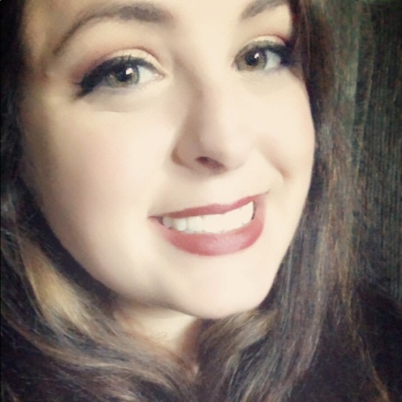 Profile Picture of Lacey Weaver (@jlweav89) on Poshmark