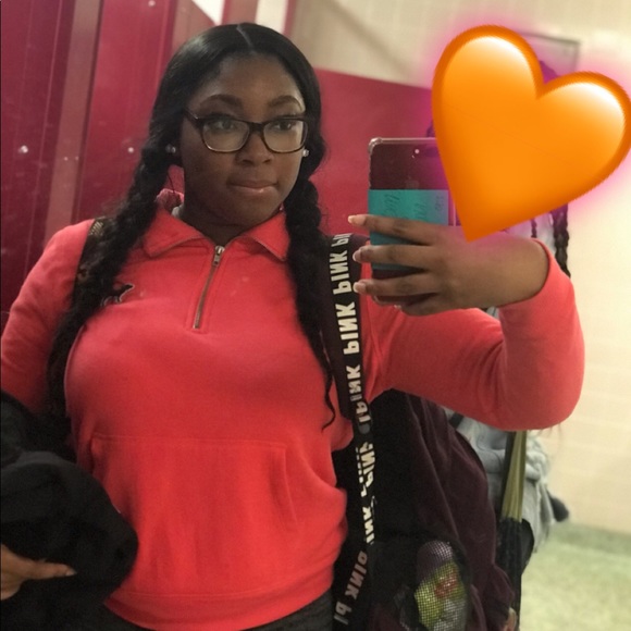 Profile Picture of Mickayla Shurn (@mickayla20479) on Poshmark