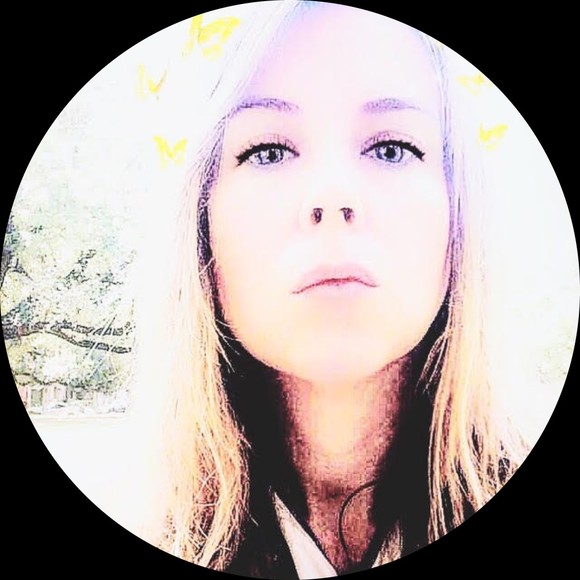 Soraya Bodorff - Poshmark Profile Picture of Soraya Bodorff (@sbodorff) on Poshmark