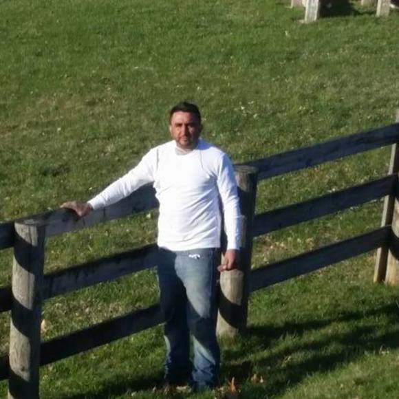 Profile Picture of Carlos miguel Bazurto (@cbazurto) on Poshmark