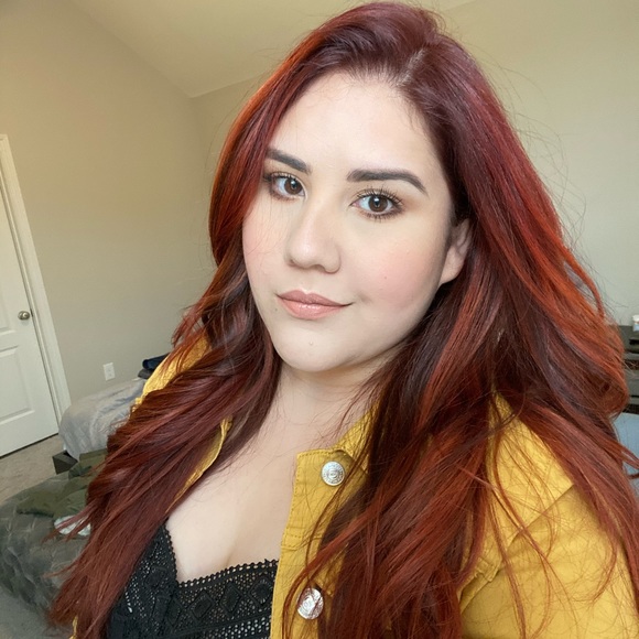 Profile Picture of Genesis Alcala (@gene_alcala19) on Poshmark