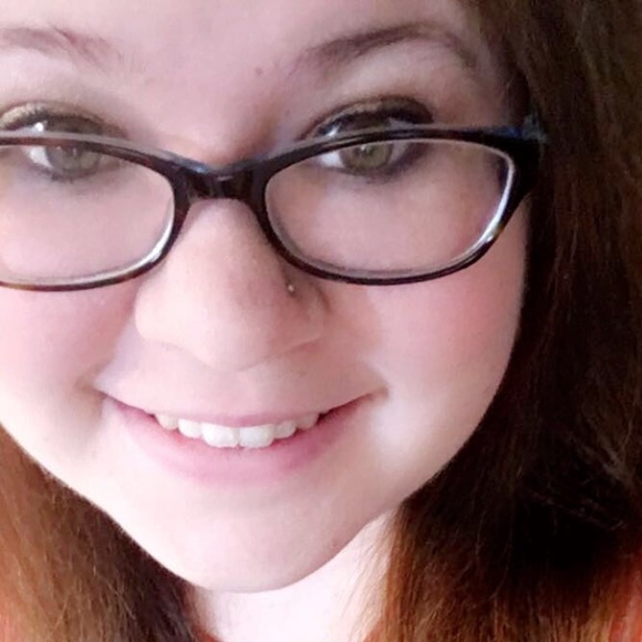 Profile Picture of Alex Odom (@alliebrooke377) on Poshmark