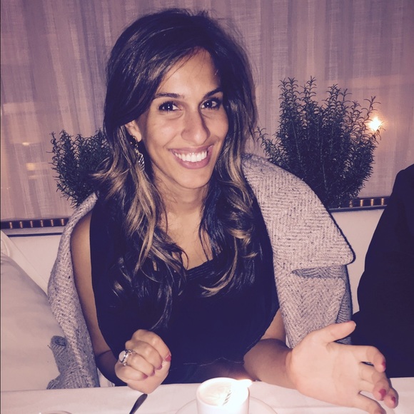 Profile Picture of Mojan Foroutan (@mojanf) on Poshmark