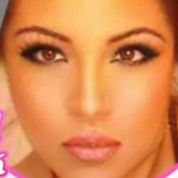 Profile Picture of Alma Rebollar (@rebollaralma) on Poshmark