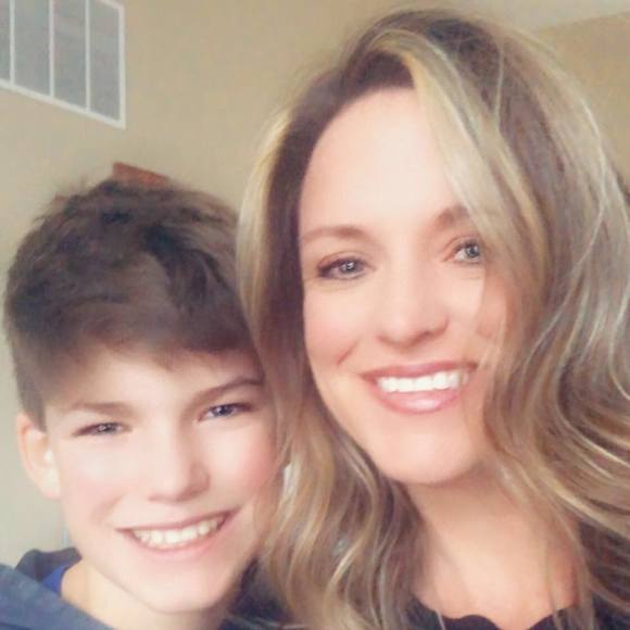 Mindy Melton - Poshmark Profile Picture of Mindy Melton (@mindykay94) on Poshmark