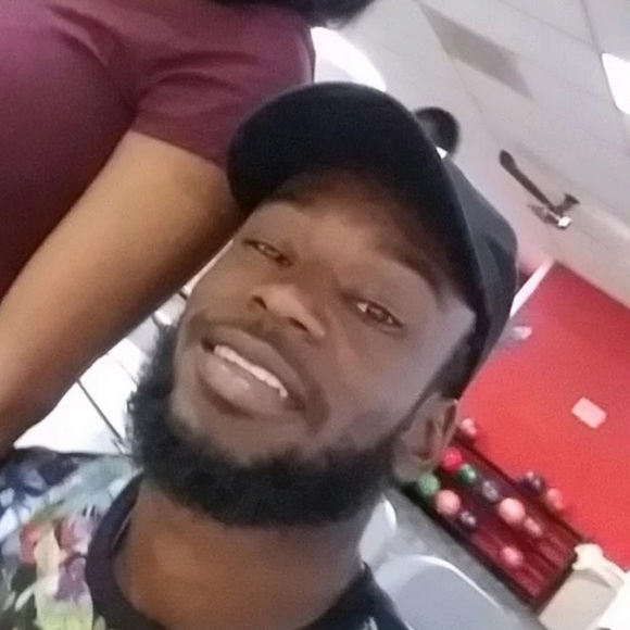 Profile Picture of David Smith (@dadysineas) on Poshmark