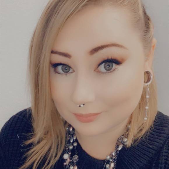 Profile Picture of Stephanie Cotellese (@cotellese0113) on Poshmark