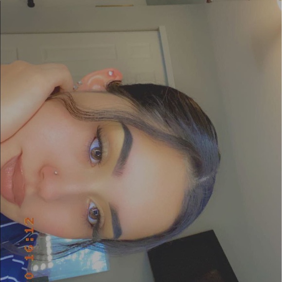 Profile Picture of Valeria Rodriguez (@valeriarodri364) on Poshmark