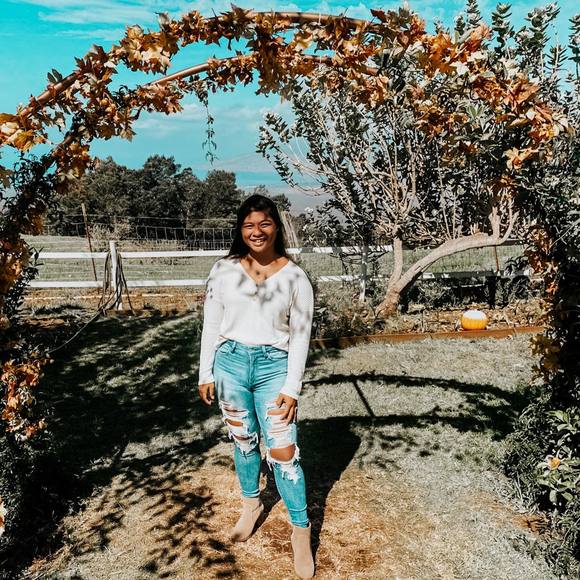 Profile Picture of Angel Macugay (@angelmacugay) on Poshmark