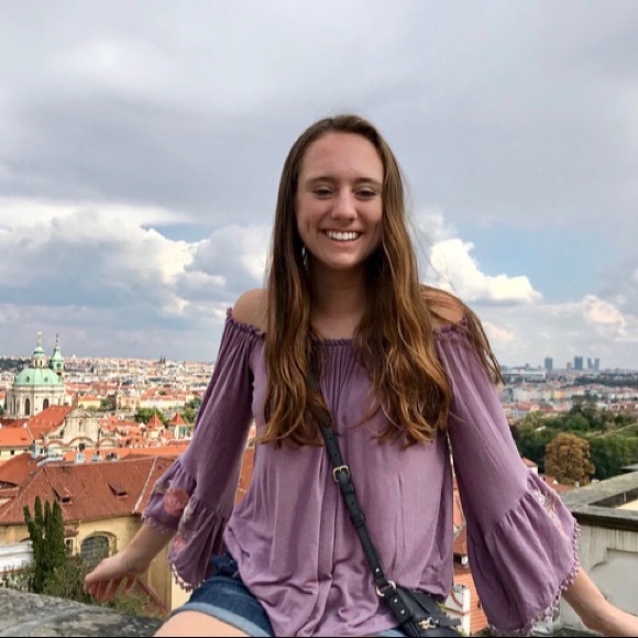 Profile Picture of Alex Apple (@alex_apple) on Poshmark