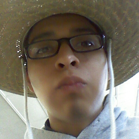 Profile Picture of Omar Francisco (@omarfrancisco) on Poshmark