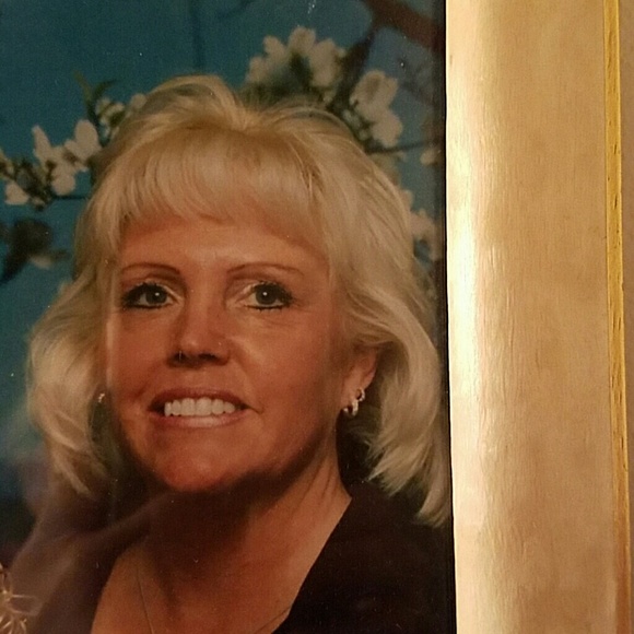 Carrie Lapsansky - Poshmark Profile Picture of Carrie Lapsansky (@carrielapsansky) on Poshmark