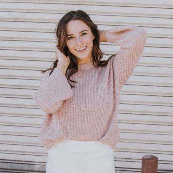 Profile Picture of Jennifer Foo (@vgbmoihsx) on Poshmark