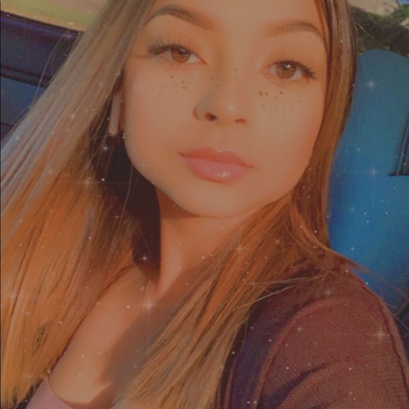 Profile Picture of Giselle Guzman (@gguzman101) on Poshmark