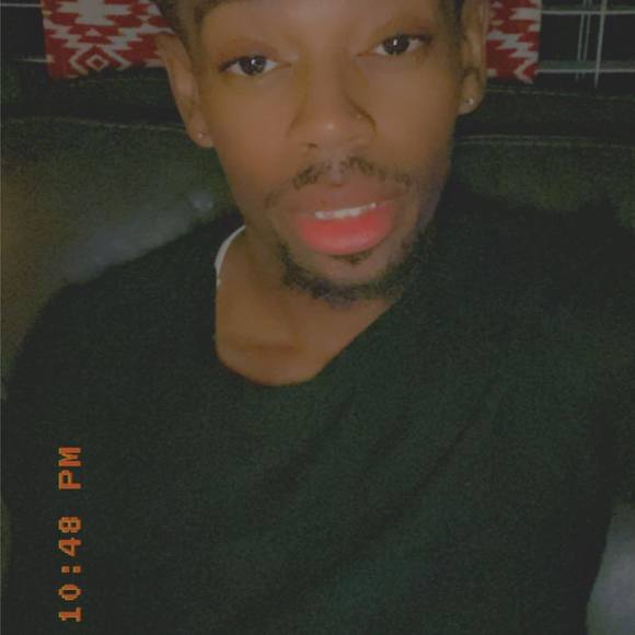 Profile Picture of Greg Thornton (@gregoryt25) on Poshmark