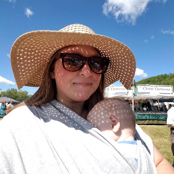 Profile Picture of Jessie Devling (@jessierenee_7) on Poshmark