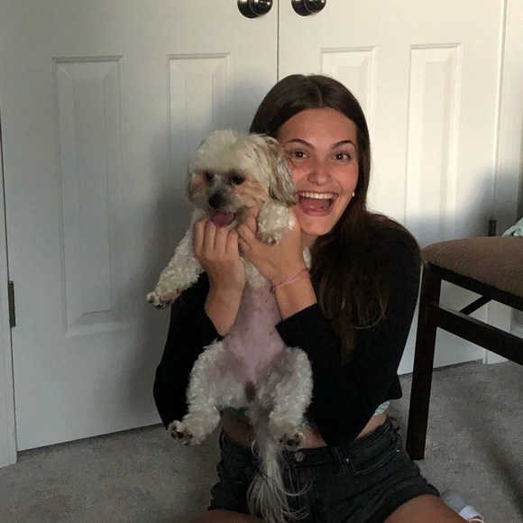 Profile Picture of Lauren Scarpone (@laroni_scarponi) on Poshmark