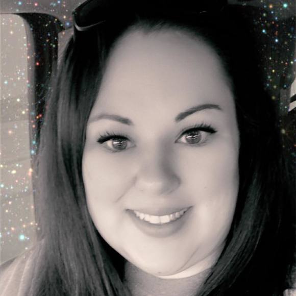 Profile Picture of Kelsey Mindemann (@kmindemann) on Poshmark