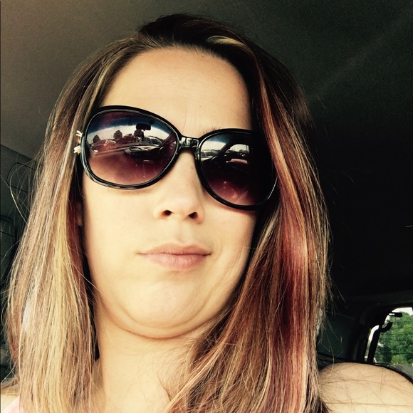 Profile Picture of Wendy Eliff (@wmeliff) on Poshmark