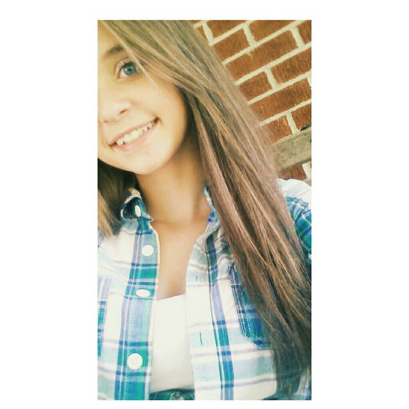 Profile Picture of Ariel Defriece (@arieldefriece01) on Poshmark