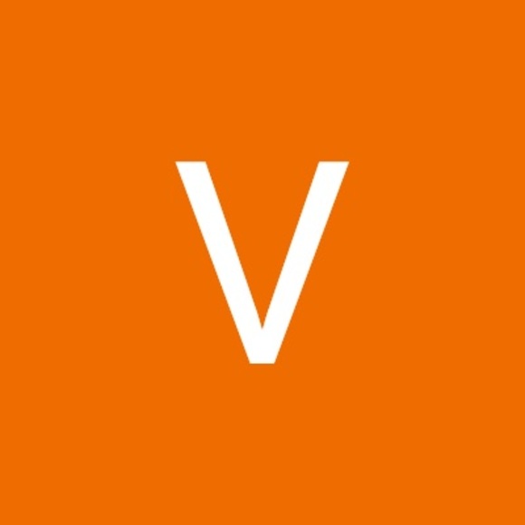 Profile Picture of Vanessa Breitkreuz (@vbreitkreuz) on Poshmark