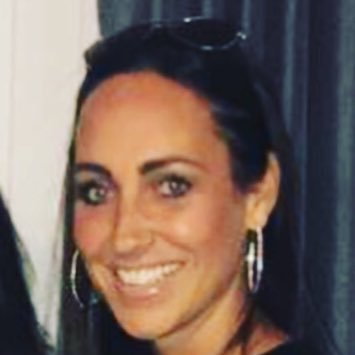 Profile Picture of LB (@lisabarclay1) on Twitter