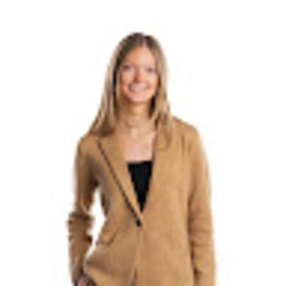 Profile Picture of Madelin Mcpartlin (@madelinmcpartli) on Poshmark