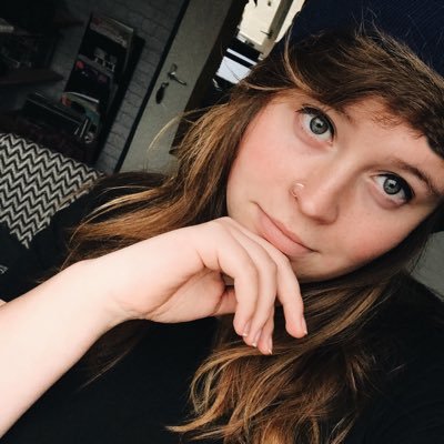 Profile Picture of Lisa  🍂 (@StuckWithMe___) on Twitter
