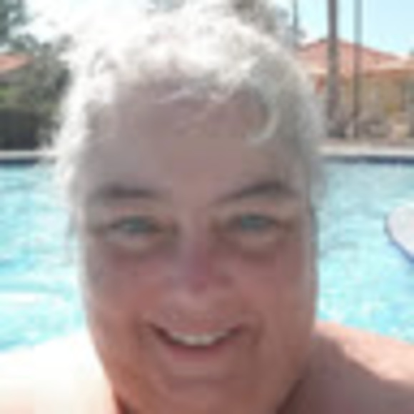 Profile Picture of Cheryl Pflug (@cpflug2) on Poshmark