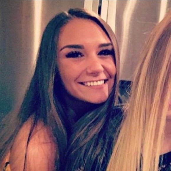 Profile Picture of Taylor Heinz (@taylorheinz) on Poshmark