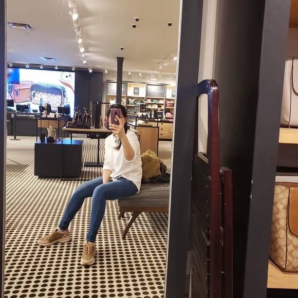 Profile Picture of Lida Kim (@lydakim30) on Poshmark