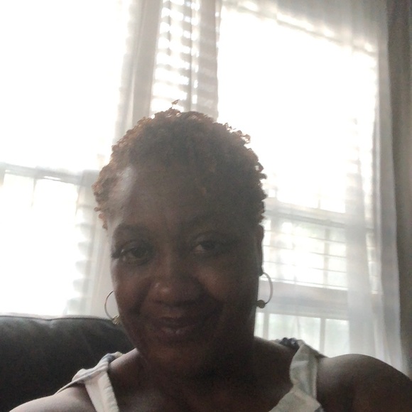 Profile Picture of Glenetta Phillips (@glenetkrd) on Poshmark