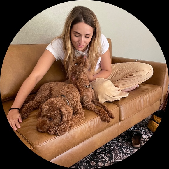 Profile Picture of Emily Behrs (@emiddough92) on Poshmark