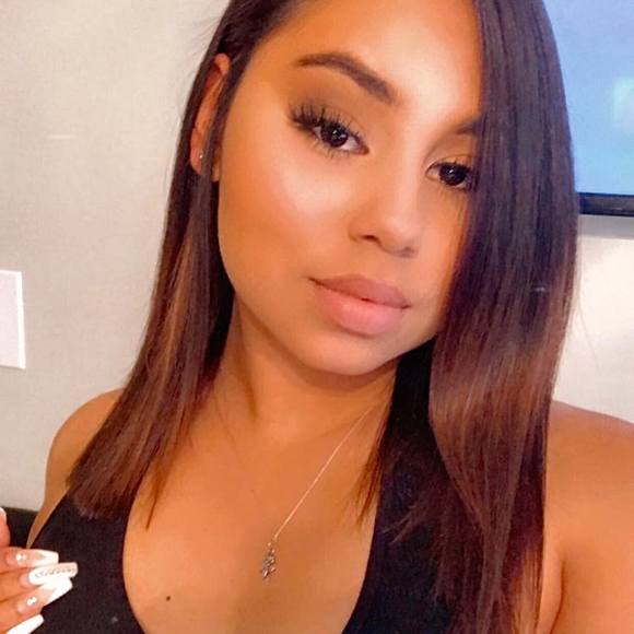 Profile Picture of Genesis Reyes (@genesisreyes285) on Poshmark
