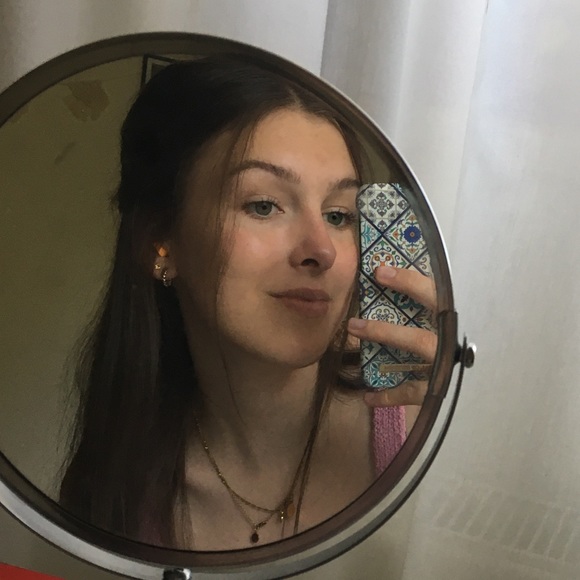 Profile Picture of Juliane Dirian (@julianedirian) on Poshmark