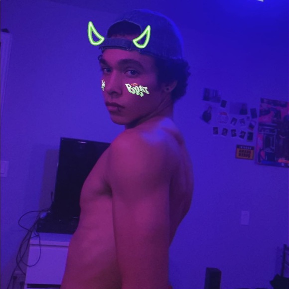 Profile Picture of Max Smith (@maxthe300s) on Poshmark
