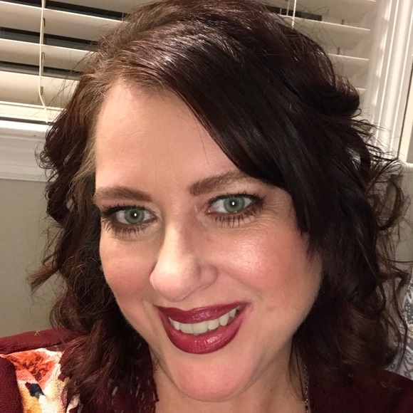 Profile Picture of Angelique Arkinson (@skyology13) on Poshmark