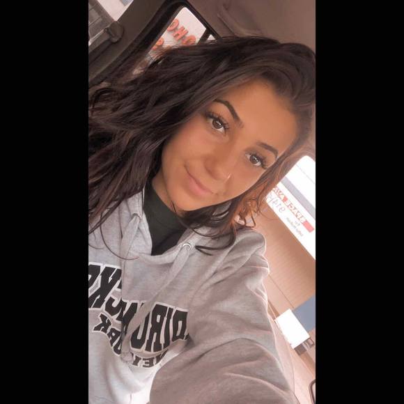 Profile Picture of Samantha Savary (@samantha996660) on Poshmark