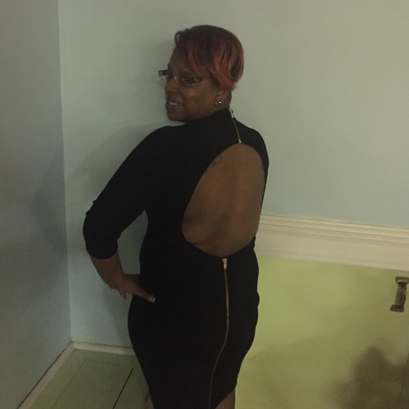 Profile Picture of Essence Perry (@enperry1) on Poshmark