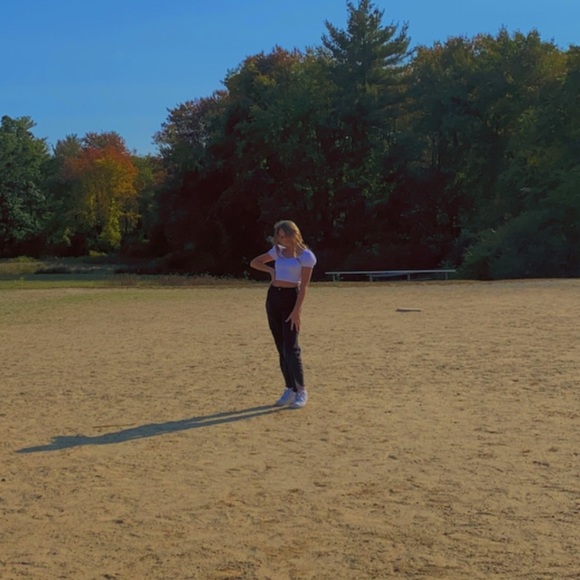 Profile Picture of Isabella Mizzoni (@isabella_ang) on Poshmark