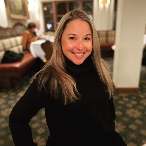 Profile Picture of Dayna Scott (@dbl6578) on Poshmark