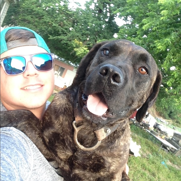 Profile Picture of Teddy Hicks (@teddy_hicks) on Poshmark