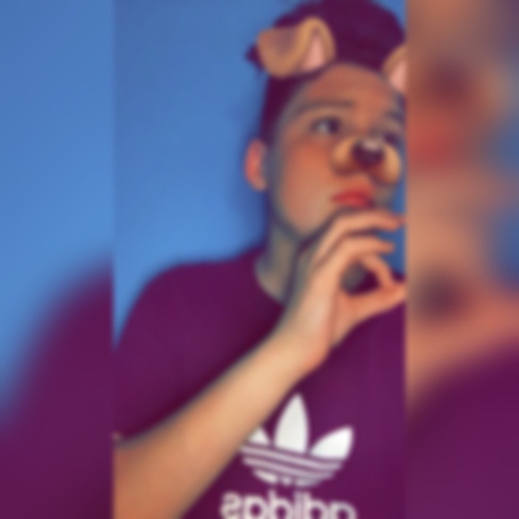 Profile Picture of Andrew Kluepfel (@andrewk31) on Poshmark