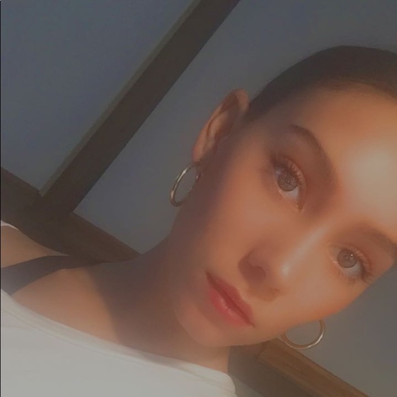 Profile Picture of Ang Duscio (@angduscio) on Poshmark