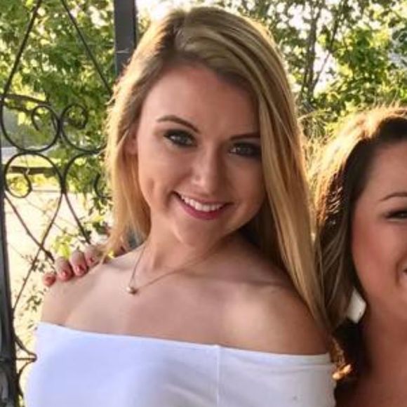 Profile Picture of Zoe Walsh (@zoewalsh1212) on Poshmark