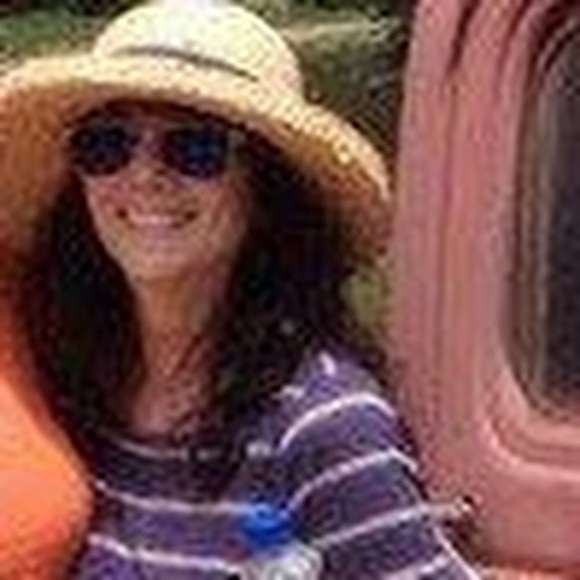 Profile Picture of Nancy Bryant (@nancebryant) on Poshmark