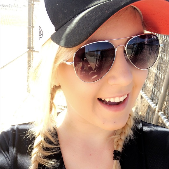 Profile Picture of Janel Gagnier (@jjgagnier) on Poshmark