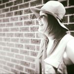 Molly O'Keeffe - Instagram Profile Picture of Molly O'Keeffe (@artsymofartsy) on Instagram