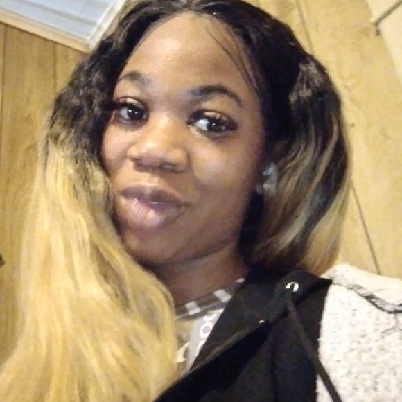 Profile Picture of Shauniqua Dotson (@shauniqua33) on Poshmark